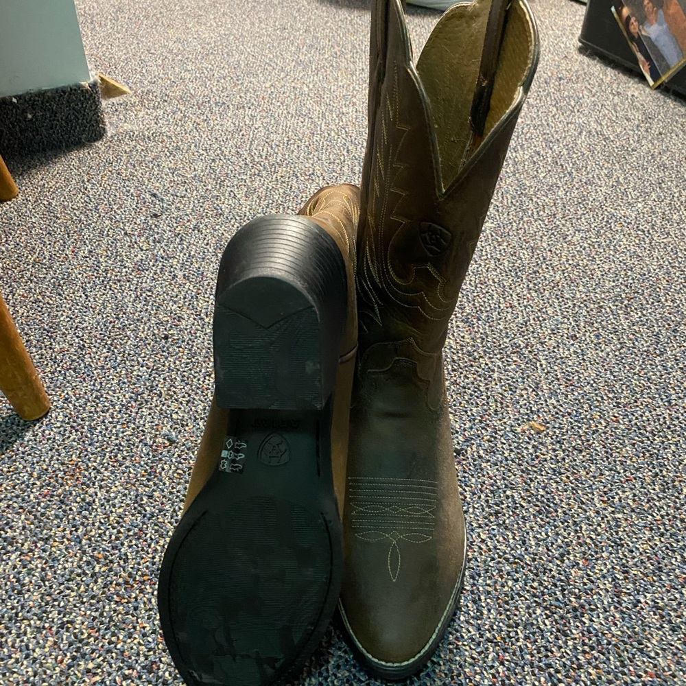 Ariat Brown Western Boots with Embroidered Design - Picture 5 of 6